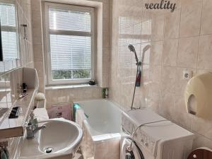 Prodej bytu 2+kk, Karlovy Vary - Drahovice, Stará Kysibelská, 35 m2