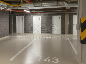 Pronájem garážového stání, Praha - Hostavice, 13 m2