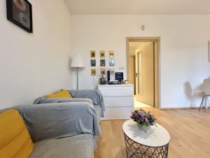 Pronájem bytu 1+kk, Praha - Břevnov, Patočkova, 38 m2
