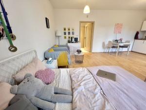Pronájem bytu 1+kk, Praha - Břevnov, Patočkova, 38 m2