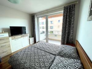 Pronájem bytu 1+kk, Praha - Holešovice, V háji, 37 m2