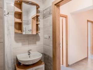 Pronájem bytu 2+kk, Milovice - Mladá, Kaštanová, 44 m2