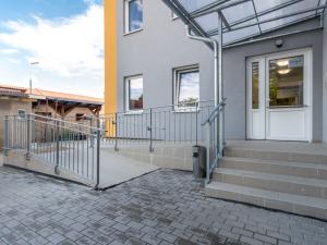 Pronájem bytu 2+kk, Milovice - Mladá, Kaštanová, 44 m2
