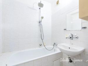 Pronájem bytu 2+1, Praha - Dejvice, U dejvického rybníčku, 56 m2