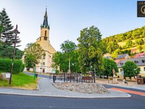 Prodej bytu 2+kk, Jáchymov, náměstí Republiky, 64 m2