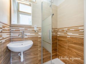 Pronájem bytu 2+kk, Praha - Kamýk, Vnoučkova, 59 m2