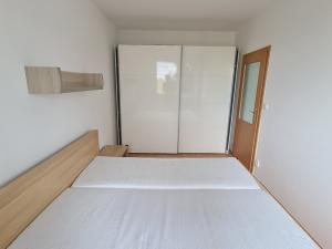 Pronájem bytu 2+kk, Jesenice, V Roháči I., 35 m2
