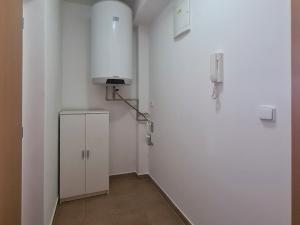 Pronájem bytu 2+kk, Jesenice, V Roháči I., 35 m2