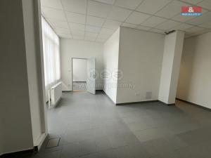 Pronájem kanceláře, Třinec - Lyžbice, nám. Svobody, 61 m2