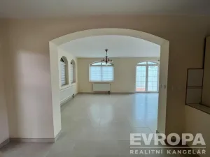 Prodej rodinného domu, Praha - Nebušice, Na Malé Šárce, 178 m2