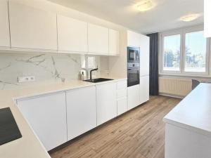 Pronájem bytu 3+kk, Průhonice, Dobřejovická, 73 m2