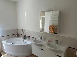 Pronájem bytu 2+1, Praha - Smíchov, 77 m2