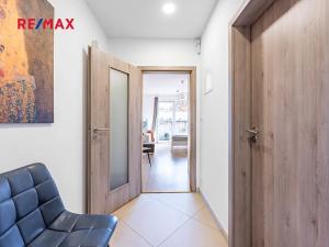 Pronájem bytu 1+kk, Praha - Vršovice, Petrohradská, 29 m2