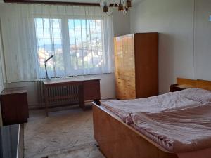 Pronájem bytu 2+1, Jičín - Nové Město, Lidické náměstí, 63 m2