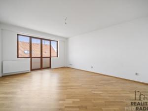 Pronájem bytu 2+kk, Pardubice, Pernerova, 60 m2