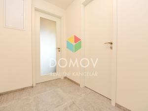 Pronájem bytu 1+kk, Praha, Mezi vodami, 39 m2