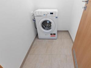 Pronájem bytu 2+kk, Praha - Karlín, U Mlýnského kanálu, 50 m2