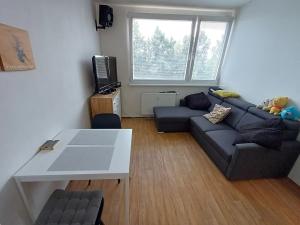Pronájem bytu 2+kk, Praha - Bohnice, Hlivická, 32 m2
