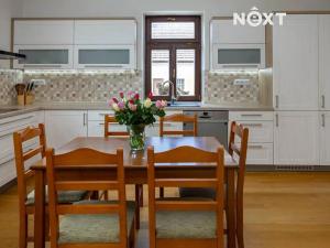 Prodej rodinného domu, Březno, 380 m2