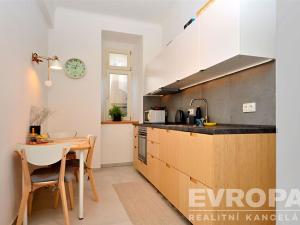 Prodej bytu 2+1, Praha - Holešovice, Schnirchova, 60 m2