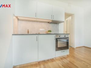 Prodej bytu 1+kk, Praha - Modřany, Mezi vodami, 31 m2