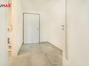 Prodej bytu 1+kk, Praha - Modřany, Mezi vodami, 31 m2