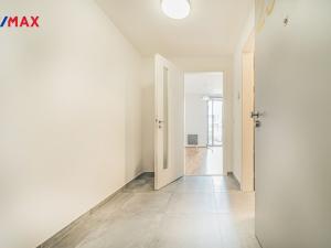 Prodej bytu 1+kk, Praha - Modřany, Mezi vodami, 31 m2