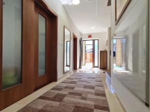 Pronájem rodinného domu, Králův Dvůr, Na Lucberku, 270 m2