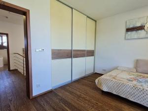 Pronájem rodinného domu, Králův Dvůr, Na Lucberku, 270 m2