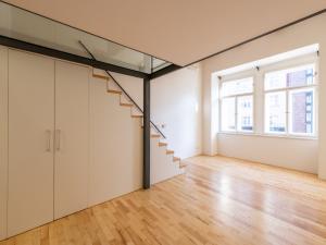Pronájem bytu 1+1, Praha, Viktora Huga, 46 m2