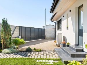 Prodej rodinného domu, Polerady, 240 m2