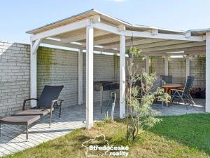 Prodej rodinného domu, Polerady, 240 m2