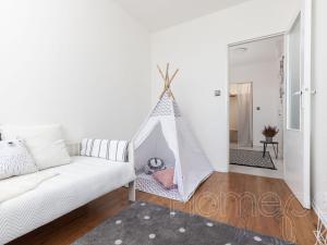 Pronájem bytu 3+1, Praha, Hviezdoslavova, 55 m2