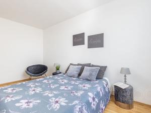 Pronájem bytu 3+1, Praha, Hviezdoslavova, 55 m2