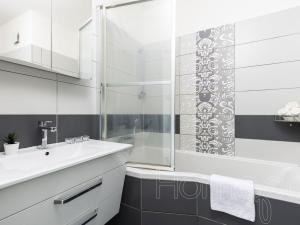 Pronájem bytu 3+1, Praha, Hviezdoslavova, 55 m2