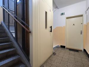 Pronájem bytu 2+1, Praha - Dejvice, Kafkova, 53 m2