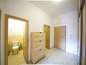 Pronájem bytu 2+kk, Praha - Kunratice, Za valem, 48 m2