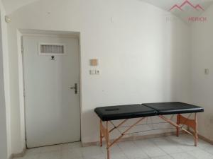 Pronájem obchodního prostoru, Chomutov, náměstí 1. Máje, 25 m2
