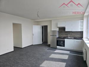 Pronájem bytu 1+kk, Chomutov, Žižkovo náměstí, 34 m2