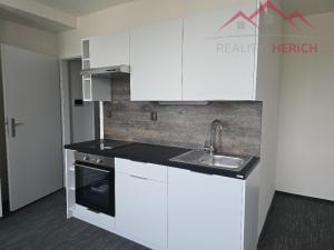 Pronájem bytu 1+kk, Chomutov, Žižkovo náměstí, 27 m2
