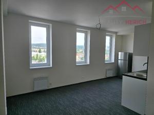 Pronájem bytu 1+kk, Chomutov, Žižkovo náměstí, 27 m2