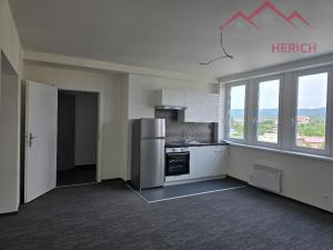 Pronájem bytu 1+kk, Chomutov, Žižkovo náměstí, 35 m2