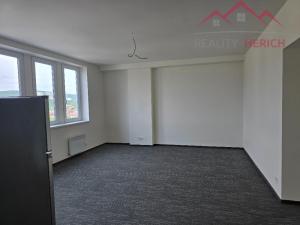 Pronájem bytu 1+kk, Chomutov, Žižkovo náměstí, 35 m2