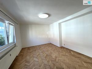 Pronájem bytu 1+1, Praha - Vinohrady, V Horní Stromce, 48 m2