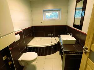 Pronájem bytu 2+1, Chvaletice, 9. května, 52 m2