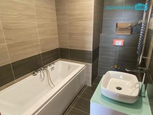 Pronájem bytu 3+kk, Karlovy Vary, Sedlecká, 90 m2