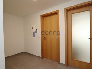 Pronájem bytu 2+kk, Praha, Smržových, 60 m2