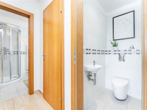 Pronájem bytu 2+kk, Praha, Jankovcova, 54 m2