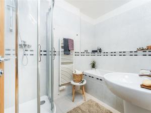 Pronájem bytu 2+kk, Praha, Jankovcova, 54 m2