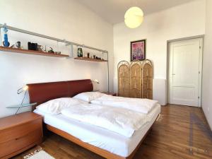 Prodej bytu 4+kk, Praha - Hradčany, Na valech, 123 m2